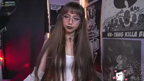 Snapshot of elle_uwu chatting on 02-14-25, 04:47 follow me on instagram . online show from 02-14-25, 04:47