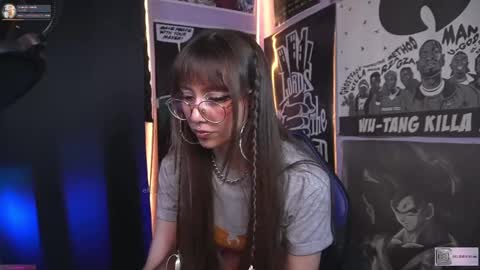 Snapshot of elle_uwu chatting on 02-17-25, 05:58 follow me on instagram . online show from 02-17-25, 05:58