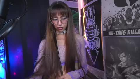 Snapshot of elle_uwu chatting on 02-22-25, 04:18 follow me on instagram . online show from 02-22-25, 04:18