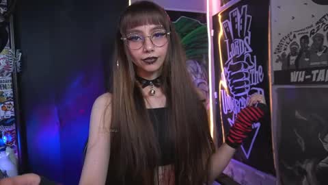Snapshot of elle_uwu chatting on 02-24-25, 07:00 follow me on instagram . online show from 02-24-25, 07:00