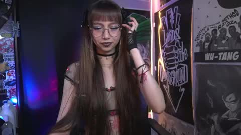 Snapshot of elle_uwu chatting on 02-24-25, 11:19 follow me on instagram . online show from 02-24-25, 11:19