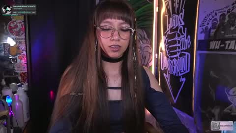 Snapshot of elle_uwu chatting on 09-13-25, 05:02 follow me on instagram . online show from 09-13-25, 05:02
