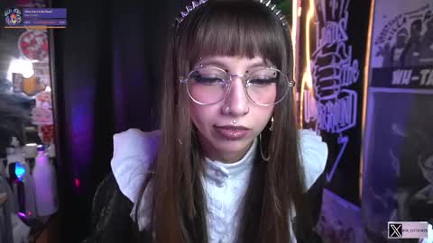Snapshot of elle_uwu chatting on 09-17-25, 02:52 follow me on instagram . online show from 09-17-25, 02:52