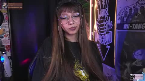 Snapshot of elle_uwu chatting on 09-28-25, 09:31 follow me on instagram . online show from 09-28-25, 09:31