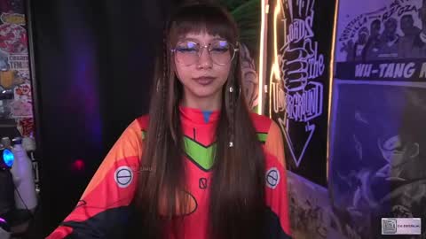 Snapshot of elle_uwu chatting on 10-05-25, 05:44 follow me on instagram . online show from 10-05-25, 05:44