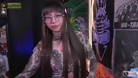 Snapshot of elle_uwu chatting on 10-13-25, 05:46 follow me on instagram . online show from 10-13-25, 05:46