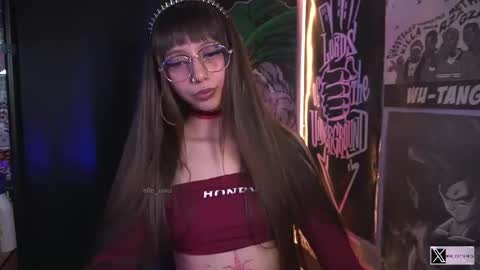 Snapshot of elle_uwu chatting on 10-17-25, 06:10 follow me on instagram . online show from 10-17-25, 06:10