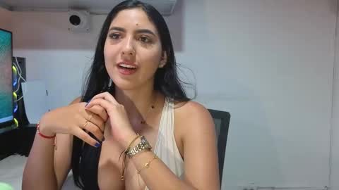 S O F I A   3 Try my private online show from 11-05-25, 01:27