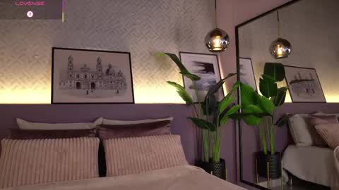 Snapshot of ellediane chatting on 04-22-26, 10:44 Elle Diane online show from 04-22-26, 10:44