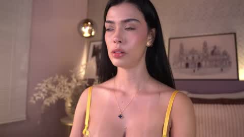 Snapshot of ellediane chatting on 05-19-26, 01:56 Elle Diane online show from 05-19-26, 01:56