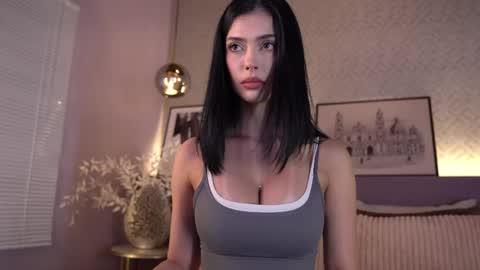 Snapshot of ellediane chatting on 06-01-26, 12:12 Elle Diane online show from 06-01-26, 12:12