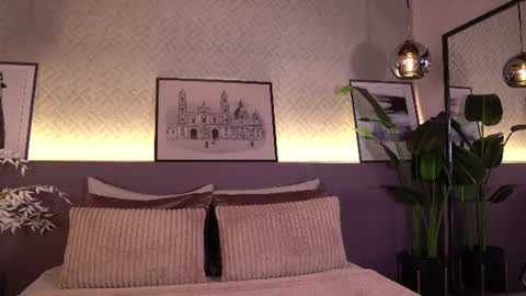 Snapshot of ellediane chatting on 06-24-26, 10:53 Elle Diane online show from 06-24-26, 10:53