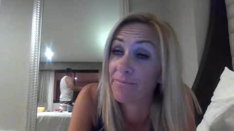 Snapshot of ellenv chatting on 09-30-25, 08:52 ElleNV online show from 09-30-25, 08:52