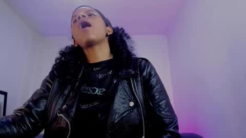  Ellie   online show from 11-07-25, 01:11