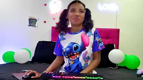 Snapshot of ellie_cute7 chatting on 04-17-26, 07:39 ellie_cute7 online show from 04-17-26, 07:39