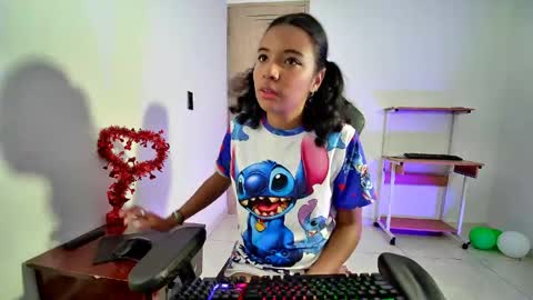Snapshot of ellie_cute7 chatting on 05-08-26, 08:14 ellie_cute7 online show from 05-08-26, 08:14