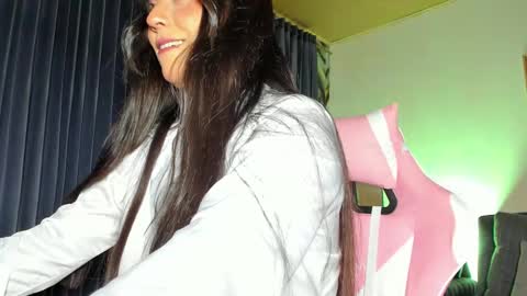 Snapshot of ellie_ee chatting on 03-25-26, 11:16 Ellie online show from 03-25-26, 11:16