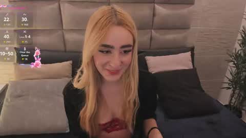 Snapshot of ellieadeline chatting on 06-27-26, 04:06 ellieadeline online show from 06-27-26, 04:06