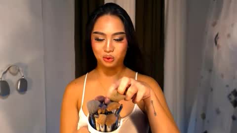 ellie online show from 11-24-25, 05:12