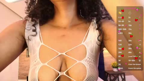 Snapshot of elliee_alves chatting on 04-17-26, 06:00 elliee_alves online show from 04-17-26, 06:00