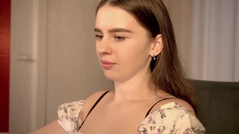 Snapshot of elliephant_ chatting on 12-15-24, 11:23 just Emily online show from 12-15-24, 11:23