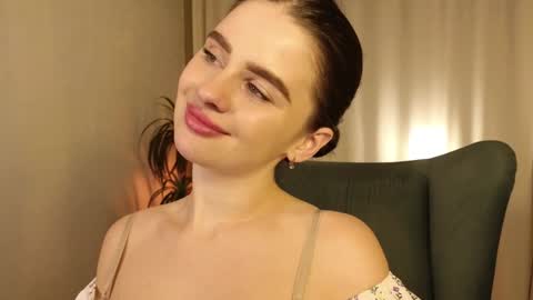 Snapshot of elliephant_ chatting on 12-25-24, 06:52 just Emily online show from 12-25-24, 06:52