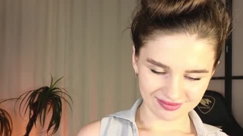 Snapshot of elliephant_ chatting on 12-30-24, 03:24 just Emily online show from 12-30-24, 03:24