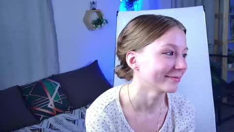 Elli online show from 03-23-26, 11:03