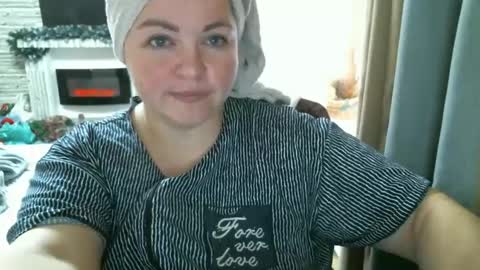 Snapshot of ellimol chatting on 12-12-24, 10:56 EliMoL online show from 12-12-24, 10:56