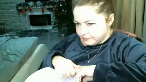 Snapshot of ellimol chatting on 12-24-24, 07:55 EliMoL online show from 12-24-24, 07:55