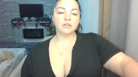 Snapshot of ellimol chatting on 01-18-25, 02:12 EliMoL online show from 01-18-25, 02:12