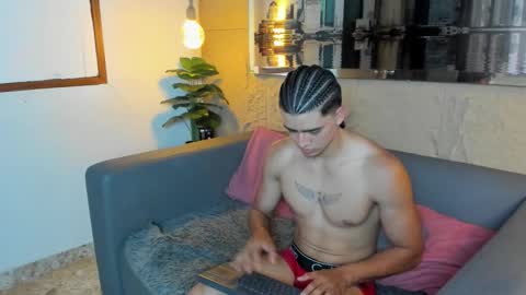 Snapshot of elliot_colton chatting on 11-20-25, 09:36 Elloit Colton online show from 11-20-25, 09:36