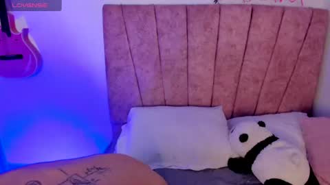 elliot_flame1 online show from 08-09-26, 03:23