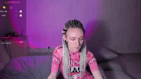 Snapshot of elliot_winki chatting on 11-16-25, 02:55 elliot_winki online show from 11-16-25, 02:55