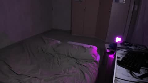 Snapshot of elliot_winki chatting on 11-24-25, 06:29 elliot_winki online show from 11-24-25, 06:29