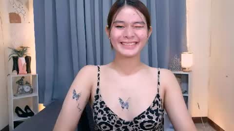 Snapshot of ellise_heart chatting on 06-25-26, 06:01 Ellise online show from 06-25-26, 06:01