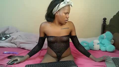 Snapshot of elllanna chatting on 09-25-25, 10:08 elllanna online show from 09-25-25, 10:08