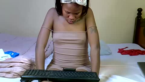 Snapshot of elllanna chatting on 09-30-25, 11:15 elllanna online show from 09-30-25, 11:15