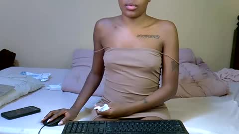 Snapshot of elllanna chatting on 10-04-25, 10:08 elllanna online show from 10-04-25, 10:08