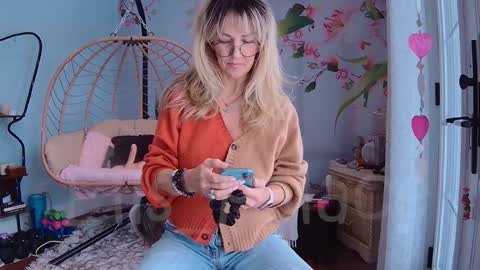 Ella Bella Bo Bella online show from 01-25-25, 06:13