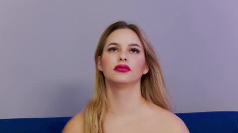 Elsa Jean online show from 10-17-25, 02:26