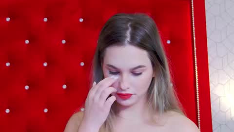 Elsa Jean online show from 11-05-25, 03:06