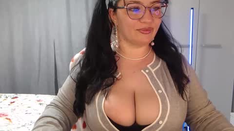 Snapshot of elly_denise chatting on 04-22-26, 04:41 Denise online show from 04-22-26, 04:41