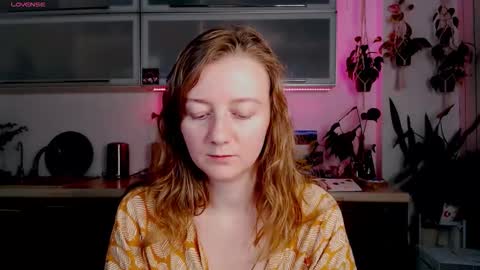 elly_helly online show from 12-14-25, 08:46