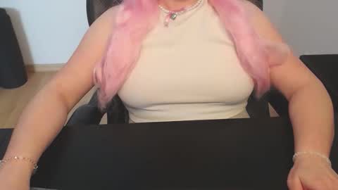 Elly online show from 04-07-26, 03:45