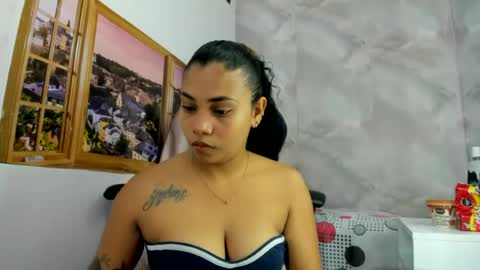 Snapshot of ellybloom chatting on 06-21-26, 02:30 ellybloom online show from 06-21-26, 02:30
