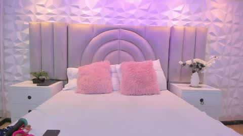 Snapshot of ellye_evans_ chatting on 05-29-26, 11:19 Ellye online show from 05-29-26, 11:19