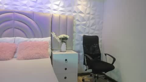 Snapshot of ellye_evans_ chatting on 07-04-26, 11:16 Ellye online show from 07-04-26, 11:16