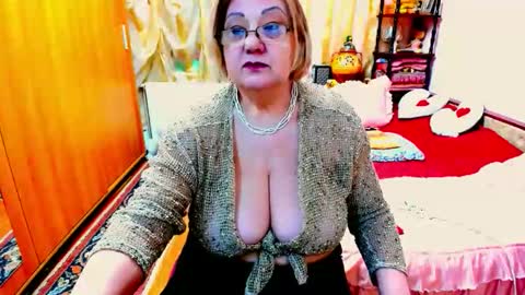 Snapshot of ellyhot53 chatting on 02-06-26, 03:37 ellyhot53 online show from 02-06-26, 03:37