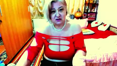Snapshot of ellyhot53 chatting on 04-22-26, 03:24 ellyhot53 online show from 04-22-26, 03:24